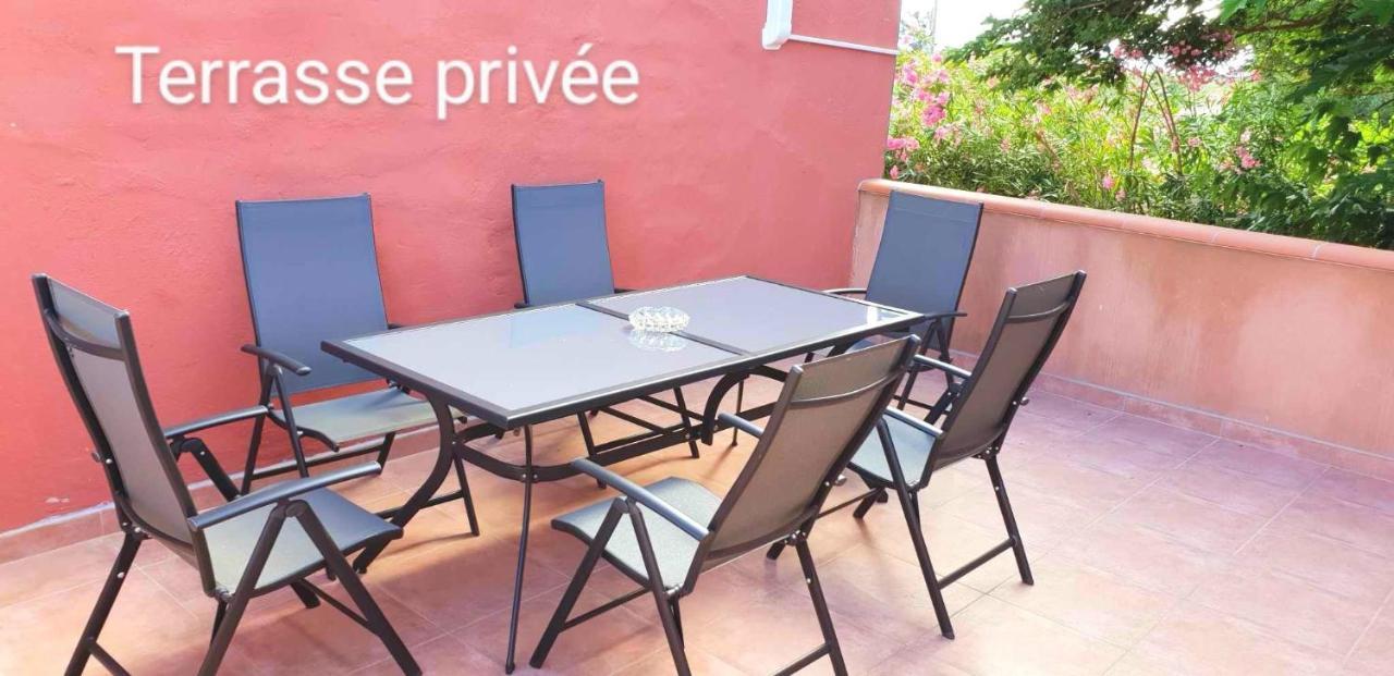 Le Barcares Logement Climatise Pour 6 Personnes, Draps Et Serviettes Non Fournis Air-Conditioned Accommodation For 6 People, Sheets And Towels Not Provided Alojamiento Con Aire Acondicionado Para 6 Personas, Sabanas Y Toallas No Incluidas Экстерьер фото